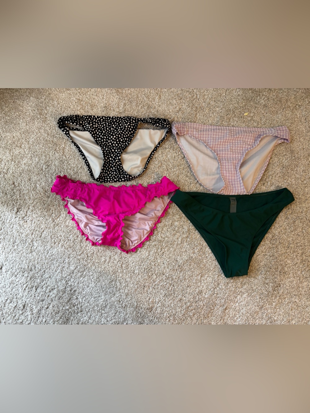 Set of 4 women’s bikini bottoms - size Large